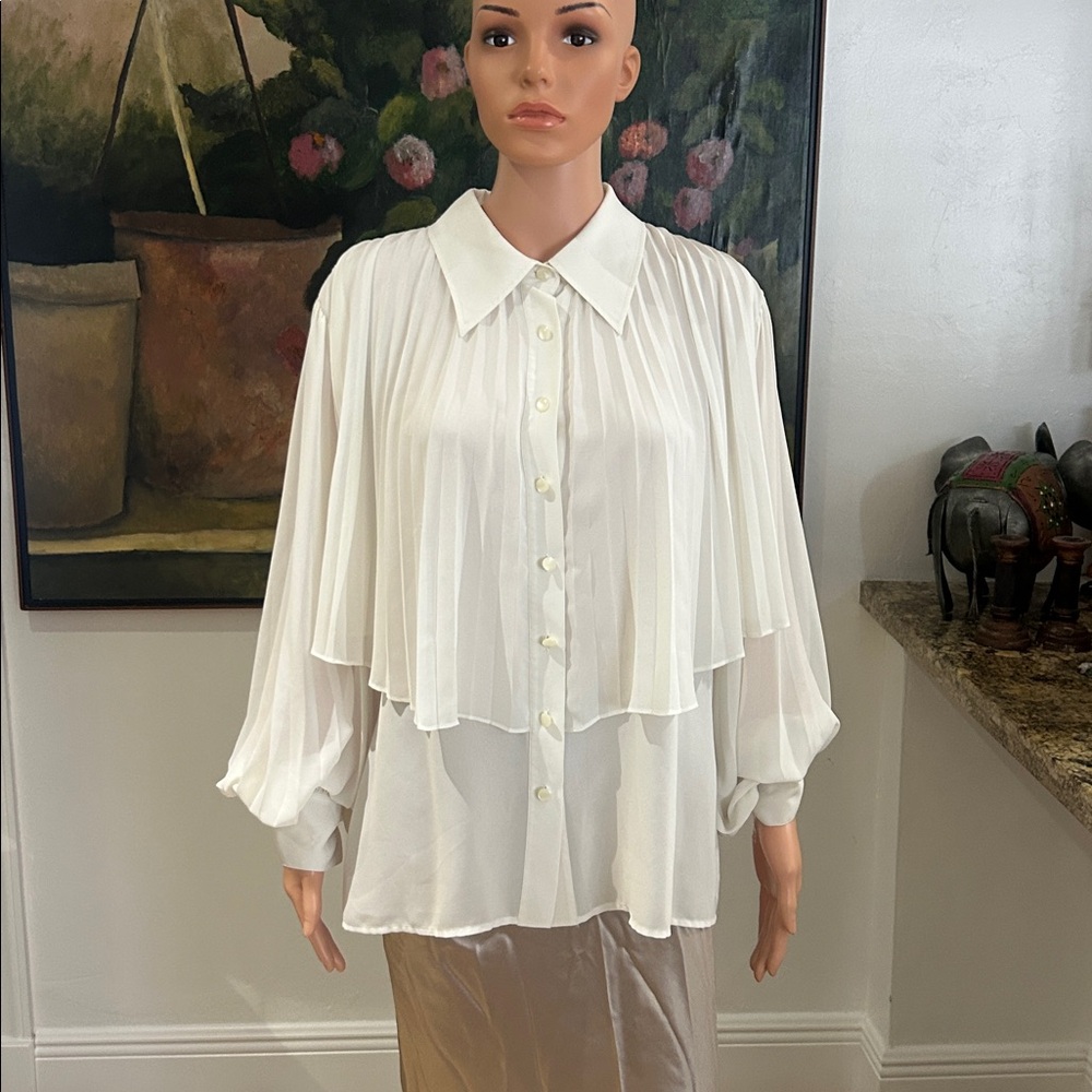 St. john ivory blouse with accordion pleat detail